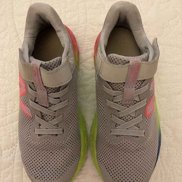 New Balance Fresh Foam Arishi Gray Rainbow Sneakers - Picture 7 of 16